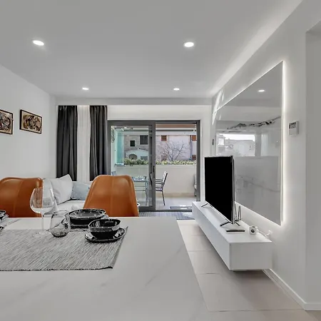 Todalmatia Seafront Apartament *