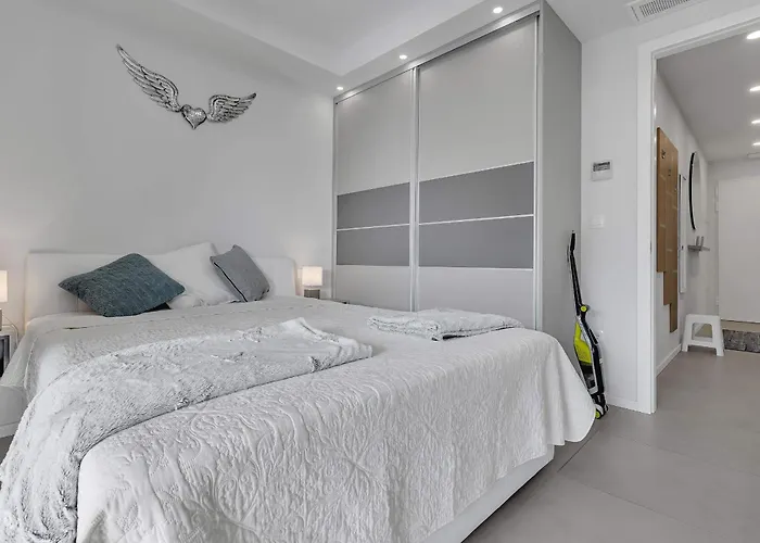 Todalmatia Seafront Apartment