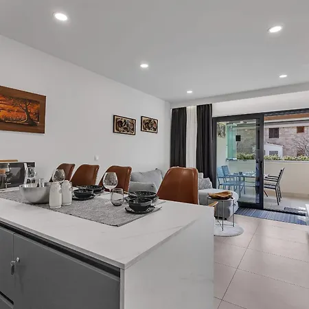 Todalmatia Seafront Apartament *